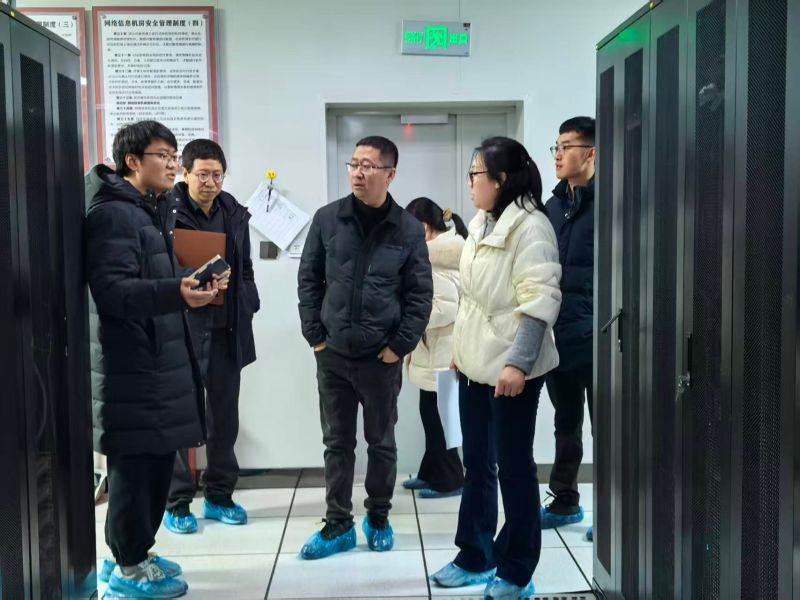 taptap点点体育校领导深入图书信息中心开展寒假前安全工作检查